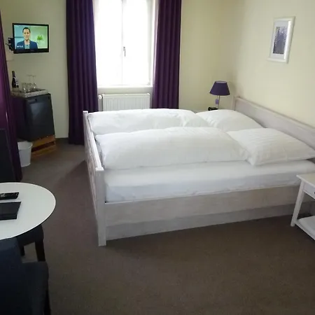 Rebstockel Gastehaus Weinhof & Vinothek בית הארחה